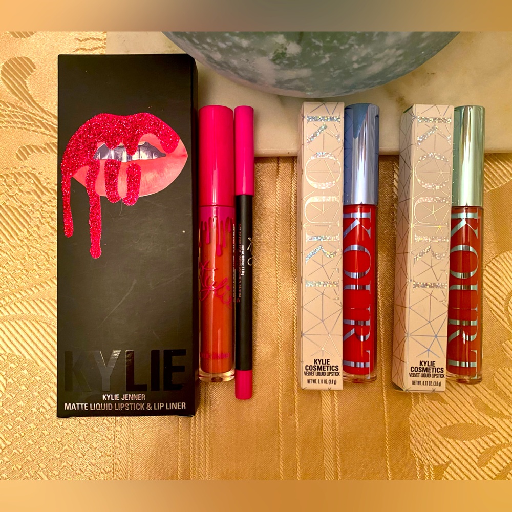 Kylie Jenner cosmetics bundle